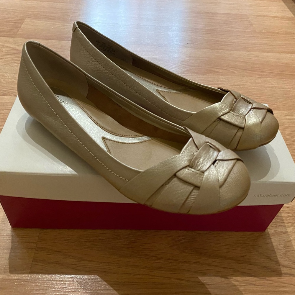 Sz 6.5M Naturalizer Maude Gold Shoes NIB
